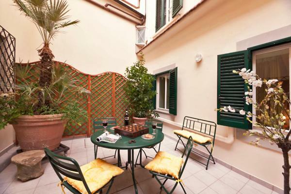 Via Dei Fossi Apartment Florence Exterior photo